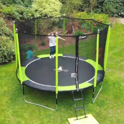 Trampoline De Jardin 426 Cm + Filet De Sécurité + échelle JUMPI Vert/Noir 430 -Trampoline Rabais Boutique trampoline de jardin 426 cm filet de securite echelle jumpi vertnoir 430 2